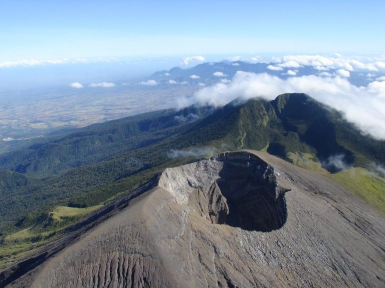 Kanlaon Volcano on Negros Island – Phreatic Explosion News from the ...